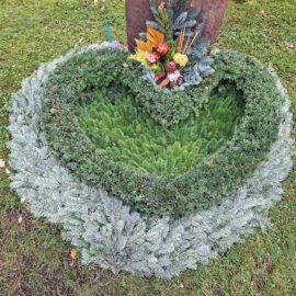 Tannenabdeckung: Winterschmuck für’s Grab Tannenabdeckung: Winterschmuck für’s Grab